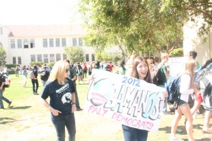Sophomore Emma Chiu advertises for the Paly Democrats Club.  The extended lunch brought students out to enjoy the sunshine and get a taste of the many options available for them to join clubs this year.
