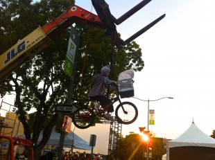 A figure depicting Elliott and E.T. hangs from a crane at the screening of "E.T. the Extra-Terrestrial." The figure is imitating the iconic scene where Elliott and E.T. bike to the forest. Photo by Levi Schoeben.