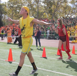 Junior Ethan Look and sophomore Clara Harrington race each other in the egg and spoon leg of the relay race. The juniors went on to win the race. Photo by Phoebe So.