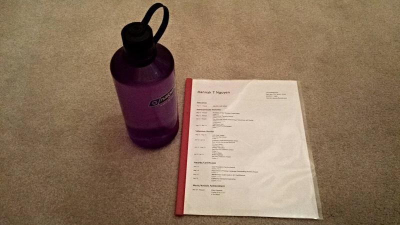 A water bottle and résumé are helpful items to to a college admissions interview. The interview is the only opportunity for applicants to meet with college representatives in person. Photo by Hannah Nguyen.
