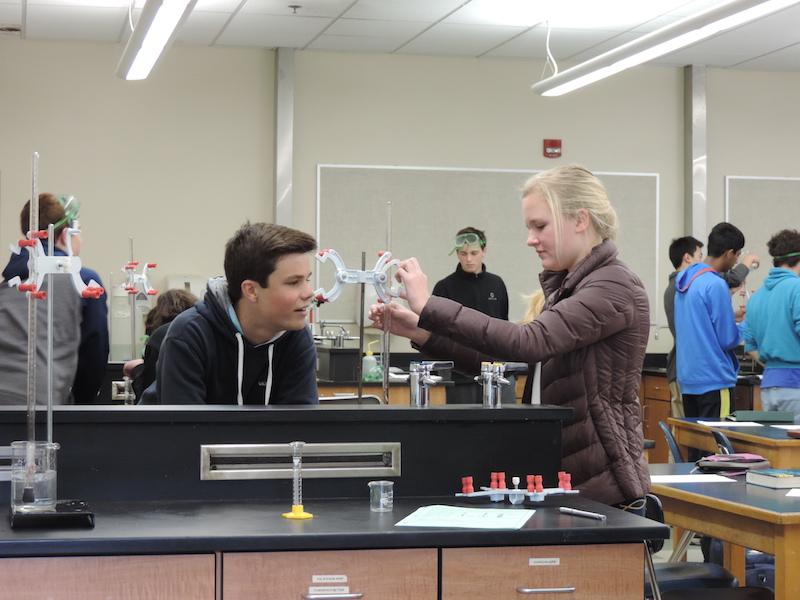 Juniors Johnny Rohrbach and Meredith Cummings conduct a science experiment. Advanced Authentic Research will provide students the ability to carry out experiments much like the ones in class, though they will be responsible for designing their own research. Photo by Adrienne Kwok.