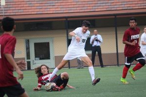 Boys' soccer beats Fremont to win De Anza League, streak continues