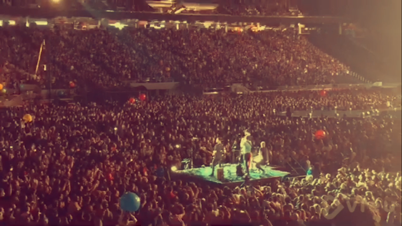 Coldplay Review yet another sold out tour deservedly so The Paly Voice