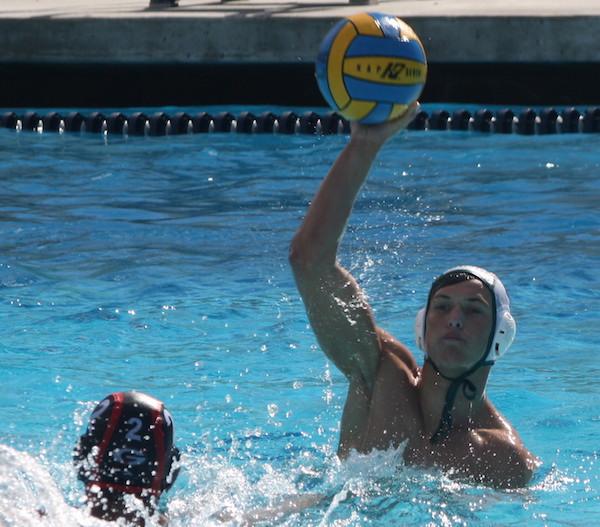 Senior field player Tommy Smale passes down the pool during the league championship against Gunn on Oct. 29 at Los Altos High School. Photo by Sam Lee