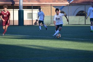 Boys' soccer defeats Menlo-Atherton in tight match