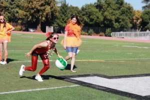 Recap: Seniors win relay, widen lead