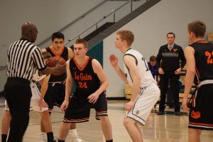 Boys' basketball clinches league title in emphatic win over Los Gatos
