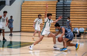 Athletes, coaches react to Omicron threat to sports