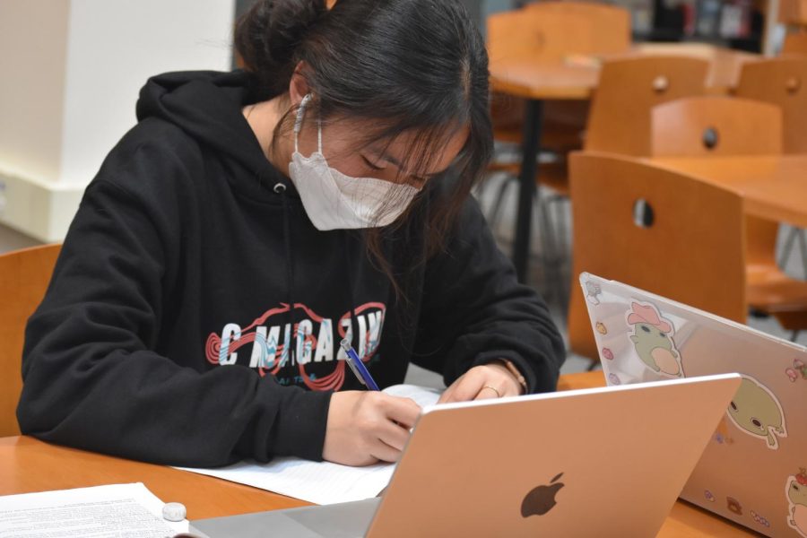 Junior Audrey Guo completes AP US History homework in the library during her prep. Many students at Palo Alto High School take rigorous course loads, leading to large amounts of homework. This has led to the school district implementing new restrictions and guidelines for homework at the middle and high school levels, the effect of which is assessed in a new survey. “I think that the stigma surrounding college admissions — how you need to take so many competitive classes in order to get into a so-called “good college” — is really the thing that is causing all this stress and causing these policies to need to be implemented in the first place.” Xiang said.