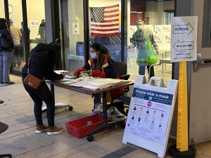 Palo Alto residents vote in midterm elections