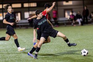 Boys' soccer edges out Gunn in close game