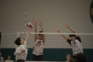 Boys' volleyball comes back to defeat Los Gatos