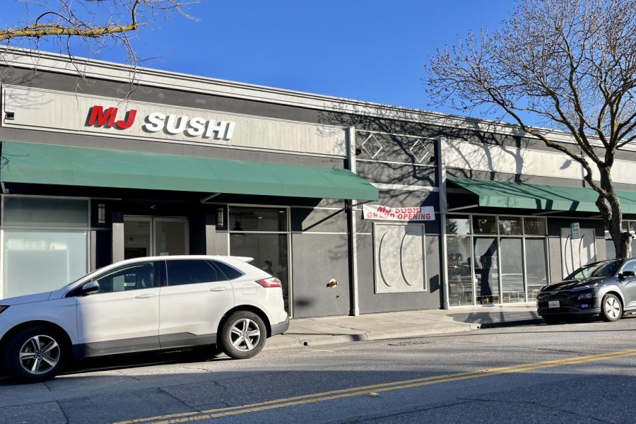 MJ Sushi’s nondescript outdoor signage does not make the restaurant stand out at first glance. However, the food inside is worth a visit. (Photo: Joseph Kessler)