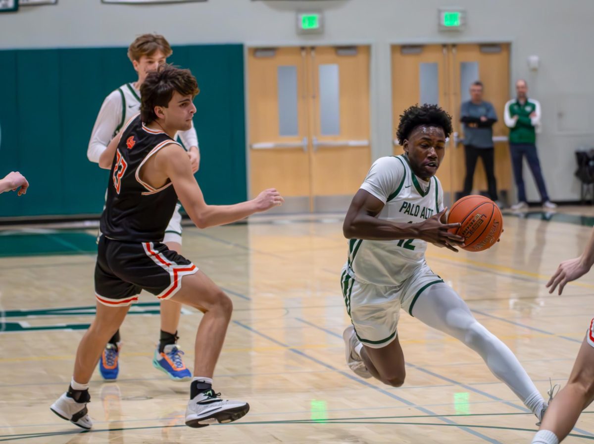Palo Alto High School Viking junior small forward Jorell Clark dribbles past Wildcat players in order to clear a path to the basket during the Senior Night and league champion match on Tuesday. The Vikings fell to the Los Gatos High School Wildcats 34-48 after multiple missed shots and turnovers. According to Clark, even though the outcome wasn’t the one that they wanted, the Vikings still tried their hardest throughout the entire game. “I love how we competed no matter what,” Clark said. “We never quit, and we gave it our all, especially for the seniors. We really wanted this one, but we came up short.” (Photo: Maxwell Zhang)