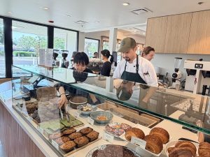Staff prepare orders at the front counter on May 1 at Yutori, Palo Alto’s newest Japanese-inspired café and market. According to co-owner Lily Peng, the restaurant attracts a wide range of customers from around the neighborhood. “We have families that come with their kids because we have a lot of offerings for children,” Peng said. “There’s also a ton of businesses in the near area.”